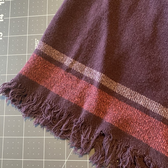 Roots O/S Purple Poncho - Picture 3 of 3